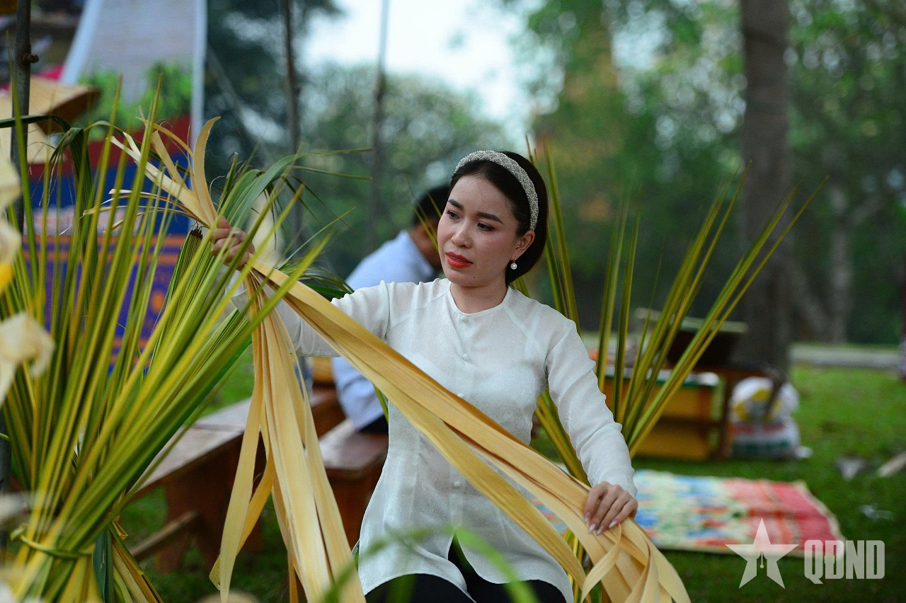 Giữ hồn quê trong từng tàu lá dừa